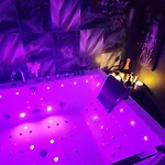 公寓 Jacuzzi & Sauna Centrum *