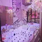 公寓 Jacuzzi & Sauna Centrum *