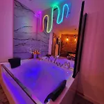 Jacuzzi & Sauna Centrum Apartmán *
