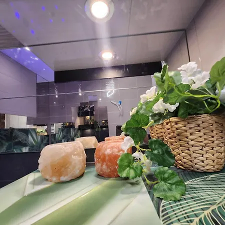 Chmielna Prestige With Luxury Jacuzzi And Sauna! Selected Also Feature A Massage Chair And Himalayan Salt With Color Therapy Salt Forest Appartement *