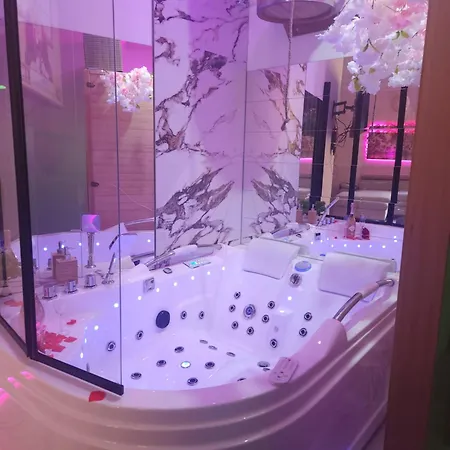 شقة Jacuzzi & Sauna Centrum غدانسك