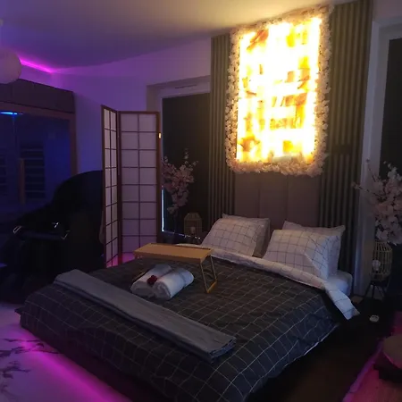 Appartement Chmielna Prestige With Luxury Jacuzzi And Sauna! Selected Also Feature A Massage Chair And Himalayan Salt With Color Therapy Salt Forest