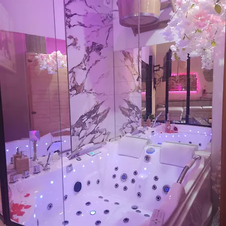 Апартаменты Jacuzzi & Sauna Centrum *