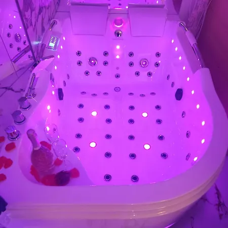 شقة Jacuzzi & Sauna Centrum *