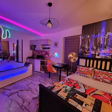 Chmielna Prestige With Luxury Jacuzzi And Sauna! Selected Also Feature A Massage Chair And Himalayan Salt With Color Therapy Salt Forest Apartamento *
