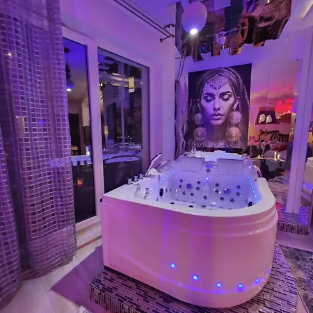 شقة Jacuzzi & Sauna Centrum *