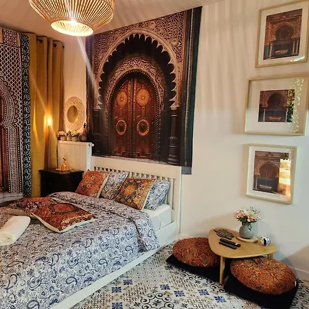 Chmielna Prestige With Luxury Jacuzzi And Sauna! Selected Also Feature A Massage Chair And Himalayan Salt With Color Therapy Salt Forest Apartment