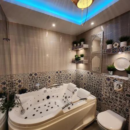 شقة Jacuzzi & Sauna Centrum غدانسك