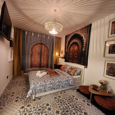 Apartment Chmielna Prestige With Luxury Jacuzzi And Sauna! Selected Also Feature A Massage Chair And Himalayan Salt With Color Therapy Salt Forest