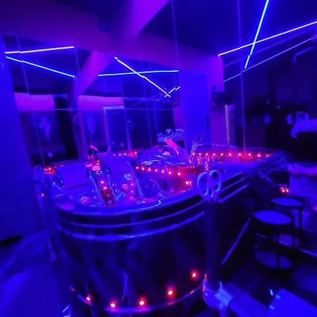 Chmielna Prestige With Luxury Jacuzzi And Sauna! Selected Also Feature A Massage Chair And Himalayan Salt With Color Therapy Salt Forest