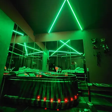 شقة Jacuzzi & Sauna Centrum غدانسك