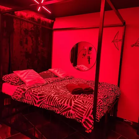 Chmielna Prestige With Luxury Jacuzzi And Sauna! Selected Also Feature A Massage Chair And Himalayan Salt With Color Therapy Salt Forest Apartment