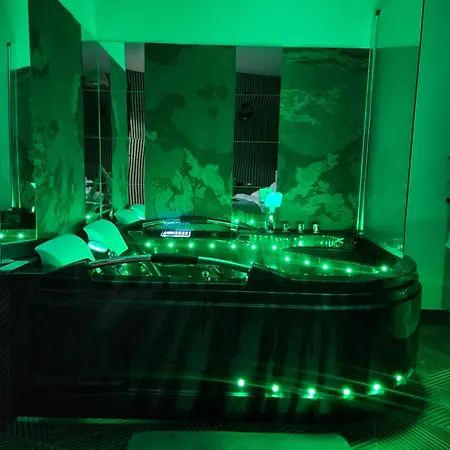 Апартаменты Jacuzzi & Sauna Centrum *