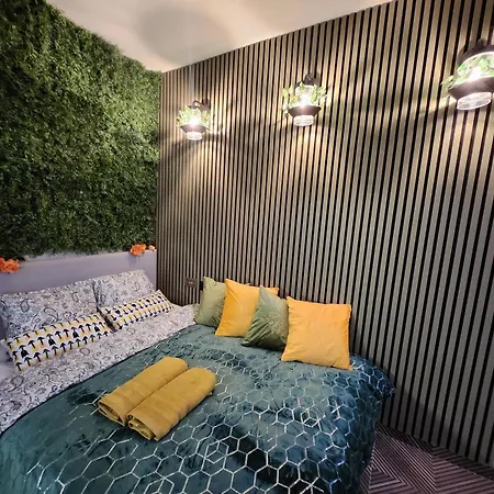 Chmielna Prestige With Luxury Jacuzzi And Sauna! Selected Also Feature A Massage Chair And Himalayan Salt With Color Therapy Salt Forest Apartment