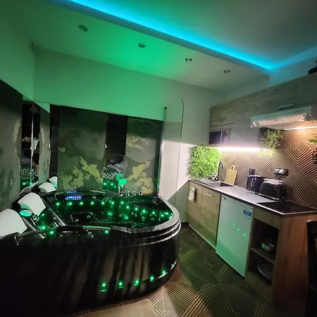 Appartement Chmielna Prestige With Luxury Jacuzzi And Sauna! Selected Also Feature A Massage Chair And Himalayan Salt With Color Therapy Salt Forest