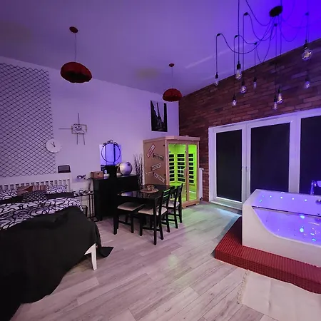 Chmielna Prestige With Luxury Jacuzzi And Sauna! Selected Also Feature A Massage Chair And Himalayan Salt With Color Therapy Salt Forest Apartment