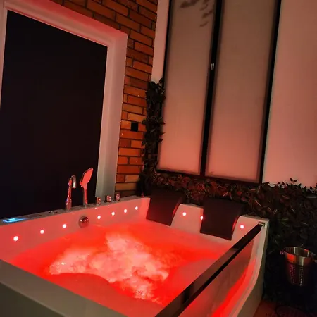 Appartement Chmielna Prestige With Luxury Jacuzzi And Sauna! Selected Also Feature A Massage Chair And Himalayan Salt With Color Therapy Salt Forest *