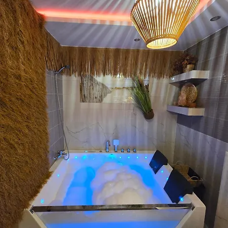 Jacuzzi & Sauna Centrum Апартаменты *