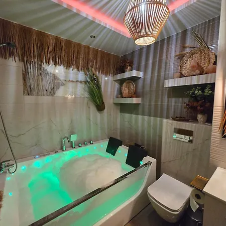 Апартаменты Jacuzzi & Sauna Centrum *