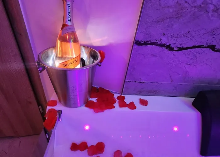 아파트 Jacuzzi & Sauna Centrum